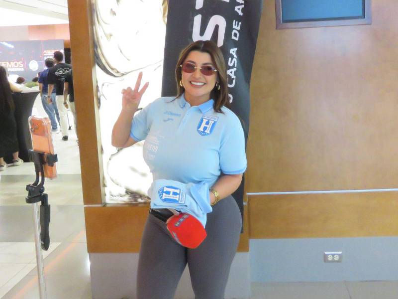 Milagro Flores, capitana del equipo femenino, posa para el lente de EL HERALDO.