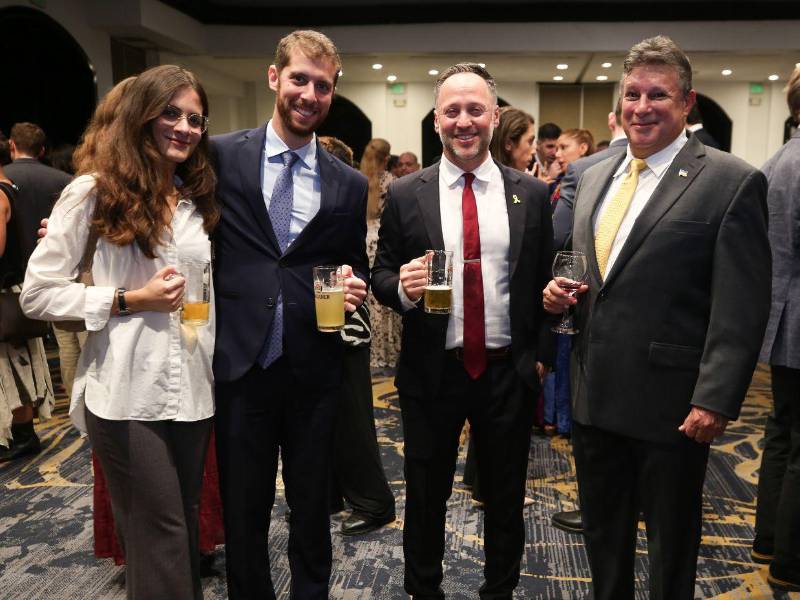 Linda Cirielli, Yuval Appelbtoin, Nadav Goren y César Elvir.