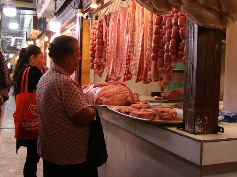 La carne de res se encuentra a 94 lempiras, mientras que en mercados como el San Isidro de Comayagüela hay precios de hasta 1,00 lempiras la libra de carne de res.