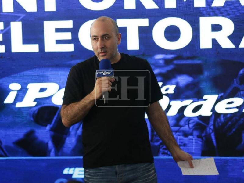 Fernando Cerimedo participó como asesor de campaña del Partido Nacional en los comicios generales de 2025. También ha asesorado a presidentes de derecha como Rodrigo Paz y Javier Milei.