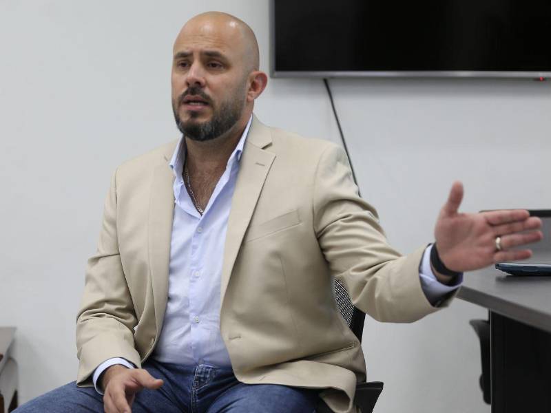 El ministro de la SIT, Aníbal Ehrler, advirtió que no todos los 182 contratos serán ejecutados, todos se revisarán.