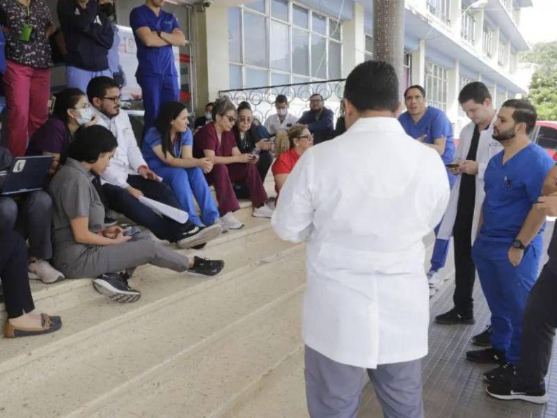 Los médicos residentes se mantienen desde hace una semana en asambleas informativas a nivel nacional.