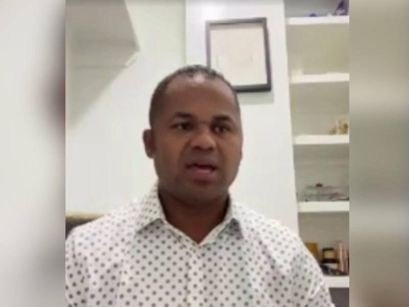 Darwin Padilla, hondureño en Estados Unidos, recibió citación tras evadir detención de ICE.