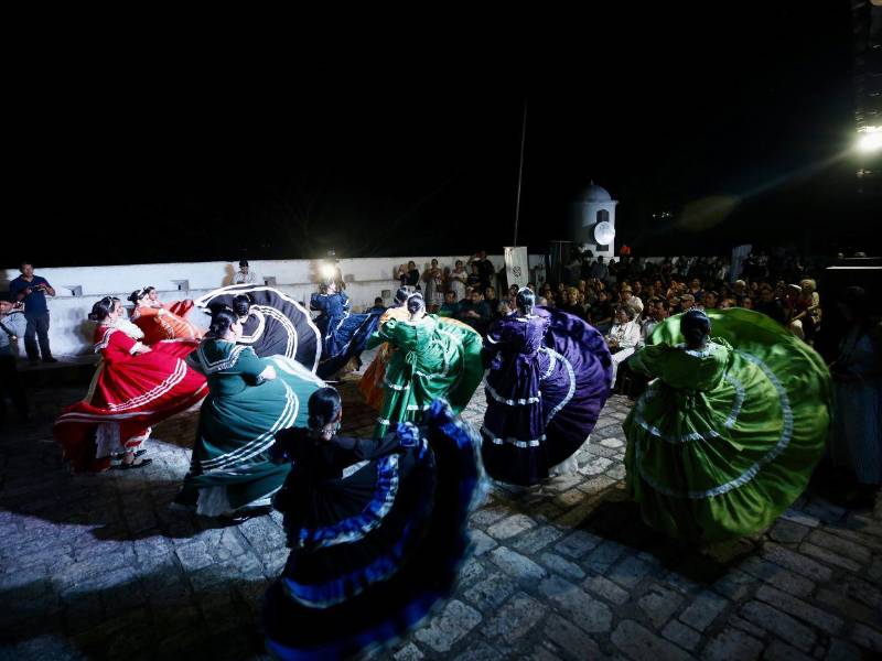 El Grupo Folclórico Herederos de Lempira tuvo una participación en el acto de inauguración del Festival de Los Confines.