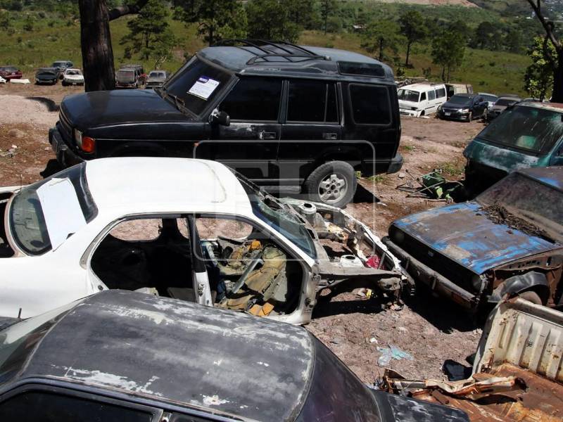 La operación Cero Chatarra, iniciada el pasado 17 de agosto, por la Alcaldía Municipal del Distrito Central (AMDC), con la que las autoridades municipales buscan retirar de las calles vehículos abandonados y en mal estado, suma hasta el momento unas 25O chatarras decomisadas.