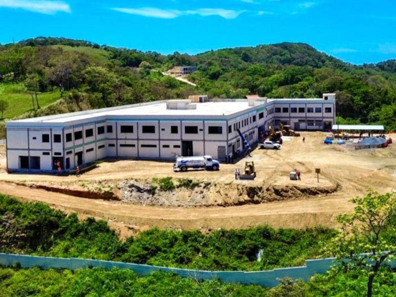 Este proyecto reporta avances significativos y es parte de otras obras relevantes como los hospitales General y de Emergencia que pronto estarán terminados.