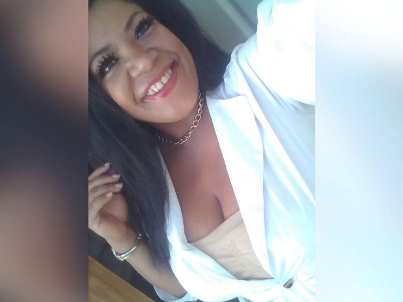 La mañana del reciente domingo 26 de julio, familiares y amigos le dieron el último adiós a Joceline Lizette Martínez Martínez, de 45 años, hija de la reconocida jueza penal, Nelly Martínez. La mujer perdió la vida mientras intentaba cruzar una calle del bulevar Fuerzas Armadas, en Tegucigalpa.