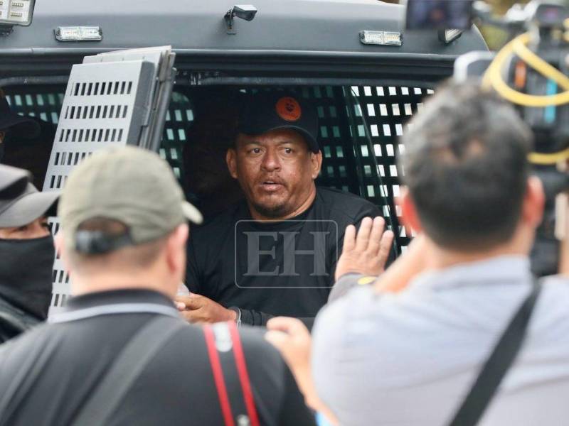 A la capital fueron trasladados cinco hombres que fueron detenidos por agentes de la Fuerza Naval de Honduras mientras intentaban escapar de un operativo contra el narcotráfico en el departamento de Gracias a Dios. A continuación, los detalles.