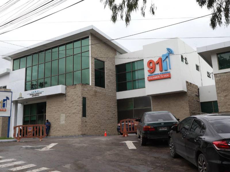 Los empleados del Sistema Nacional de Emergencias 911 esperan saber si serán despedidos sin reconocimiento de sus derechos o si obtendrán permanencia.