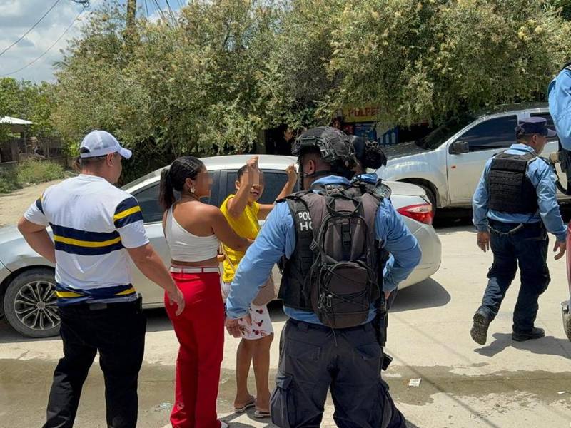 Al menos seis personas fueron detenidas por el crimen, entre ellas una mujer.