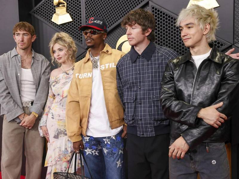 Pat McCrory, Meg Mills, Franz Lyons, Brendan Yates y Daniel Fang de Turnstile llegan a la alfombra roja para la 68.ª ceremonia anual de los Premios Grammy. Aquí los primeros famosos en pisar la famosa pasarela.