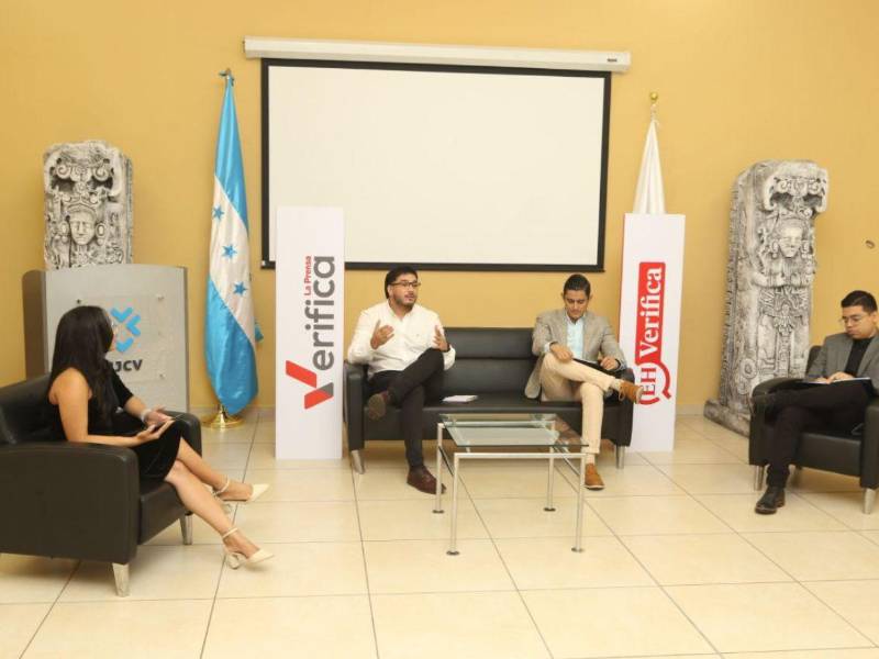 Daniel Girón, César Espinal y Eduardo Domínguez en el módulo de elecciones.