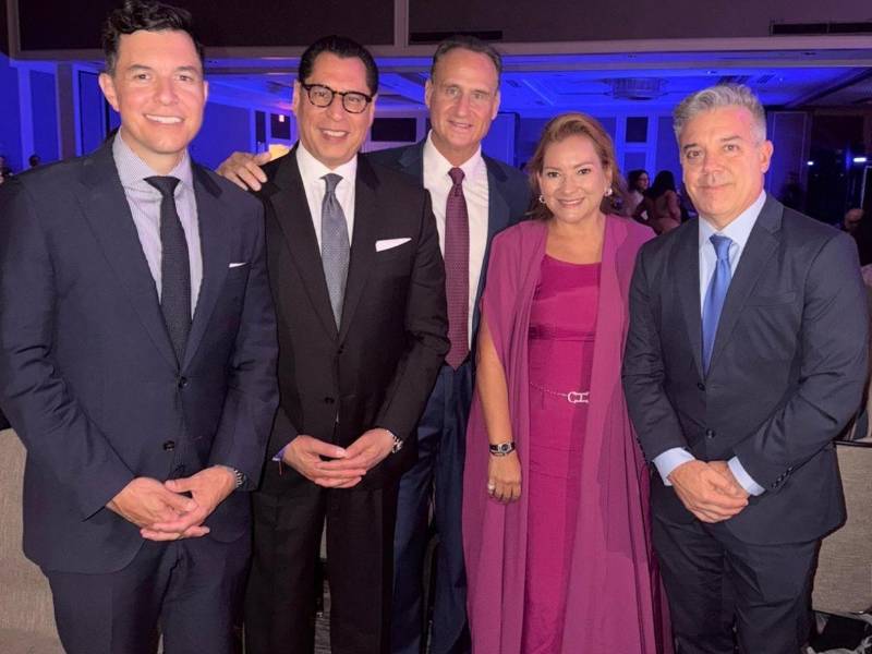 Elvir destacó a Ferrari-Pastor por su trabajo en medios de comunicación y su compromiso con la continuidad del proyecto empresarial.