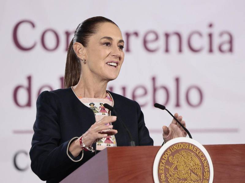 La presidenta de México, Claudia Sheinbaum, habla durante su conferencia de prensa este jueves, en la Ciudad de México (México).