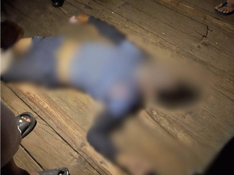 Maximiliano tenía las pupilas dilatadas y espuma en la boca.