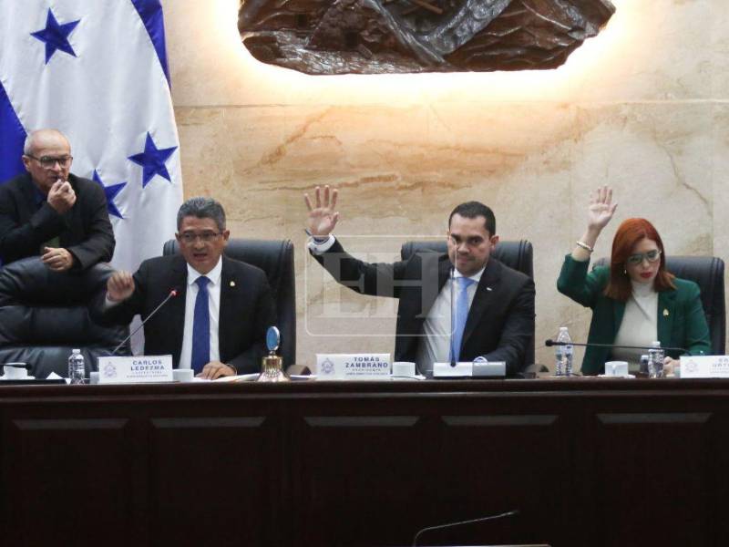 Los diputados comenzaron la sesión al filo de las 3:00 de la tarde de este martes 3 de febrero.