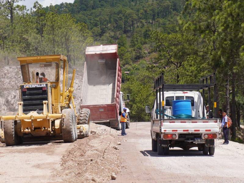 Con inversión de 81 millones de lempiras, la primera etapa de la carretera de Lepaterique ya ejecuta siete kilómetros, priorizando tramos críticos para el tránsito local