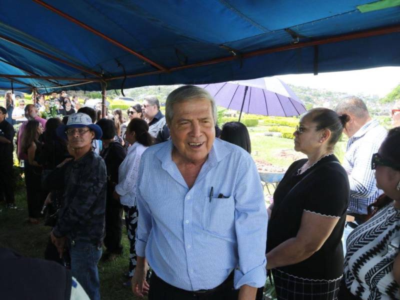 Juan Ramón Durán, excatedrático de la UNAH, recordó con mucho cariño a Arístides, en su etapa de alumno y reportero.