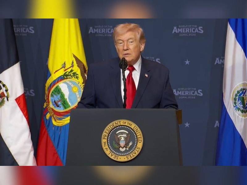 El mandatario estadounidense se dirige a los invitados especiales.