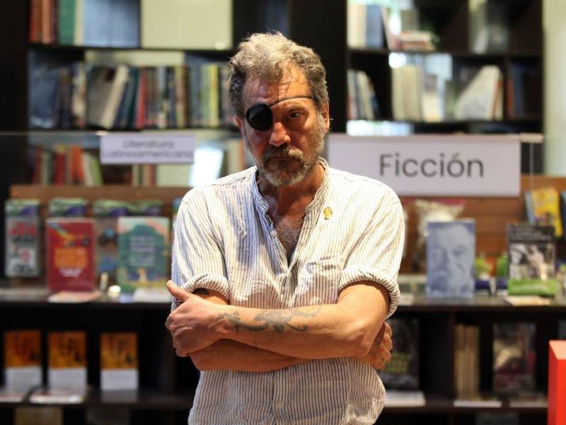 Novelista, guionista y director de cine, el artista ha colaborado con Pedro Almodóvar y Carlos Saura, entre otros cineastas.