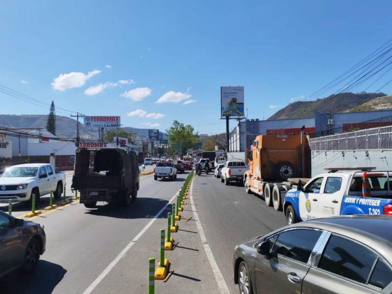 Unos 42,000 vehículos transitan diariamente la zona sur de la capital, según datos de la Secretaría de Infraestructura y Transporte (SIT).