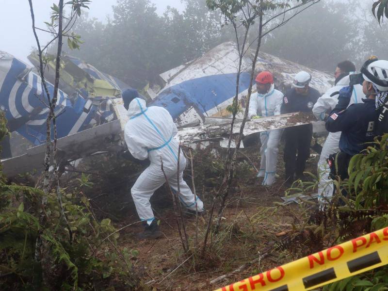El avión, un bimotor Beechcraft 1900, despegó la mañana del miércoles del aeropuerto Camilo Daza, de Cúcuta, capital de Norte de Santander, para un vuelo de unos 25 minutos con destino a Ocaña, la segunda ciudad del departamento, pero su contacto se perdió y no llegó al aeropuerto Aguas Claras, donde debía aterrizar. Aquí las imágenes de cómo fue encontrado.
