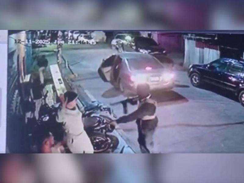 Cada uno de los asaltantes usaba pasamontañas y estaba fuertemente armados, algunos portaban hasta con chaleco antibalas.