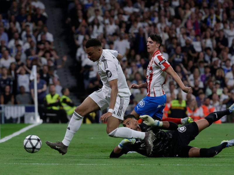El portero Gazzaniga ha sido factor clave para que el Girona continúe empatando en el Bernabéu.