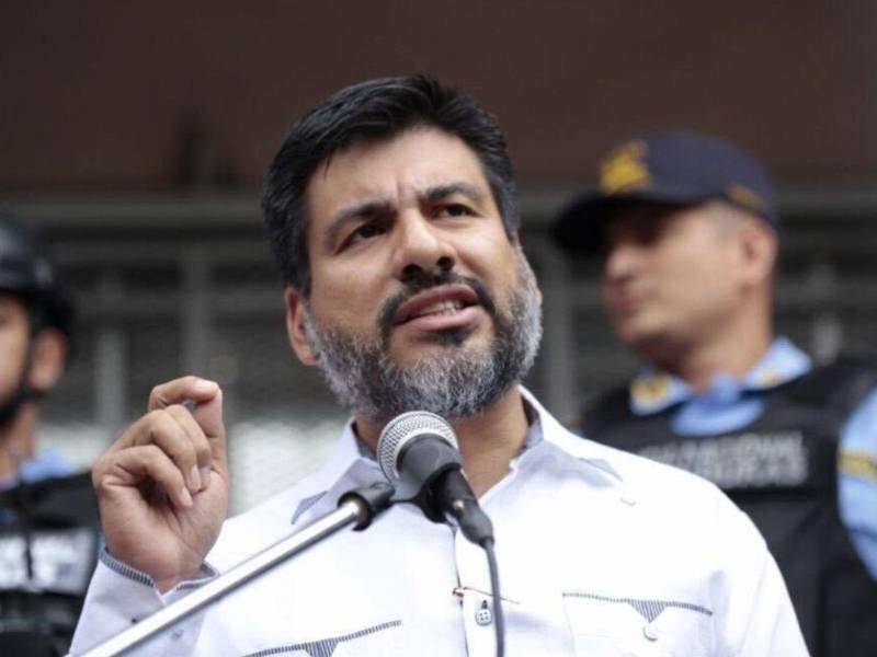“Siempre tuve claro que un día tenía que salir de fiscal general y aquí estoy. Yo no tengo ningún problema, sigo siendo un ciudadano común y corriente, dijo Zelaya a los medios.