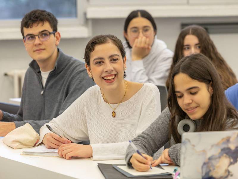 Tras superar un cáncer de mama, Ana María Kafati retomó sus estudios y hoy comparte su historia como un mensaje de fe y esperanza.