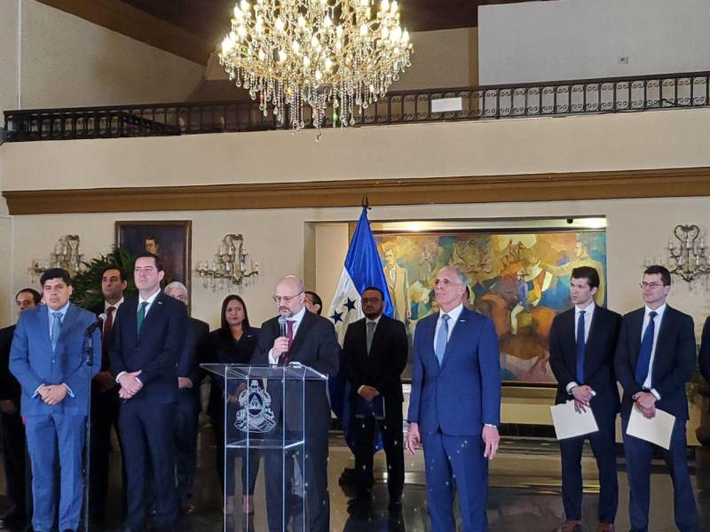 En el marco de su programa económico, la nueva administración se ha comprometido a aplicar políticas sólidas y consistentes con los objetivos del programa respaldado por el FMI.
