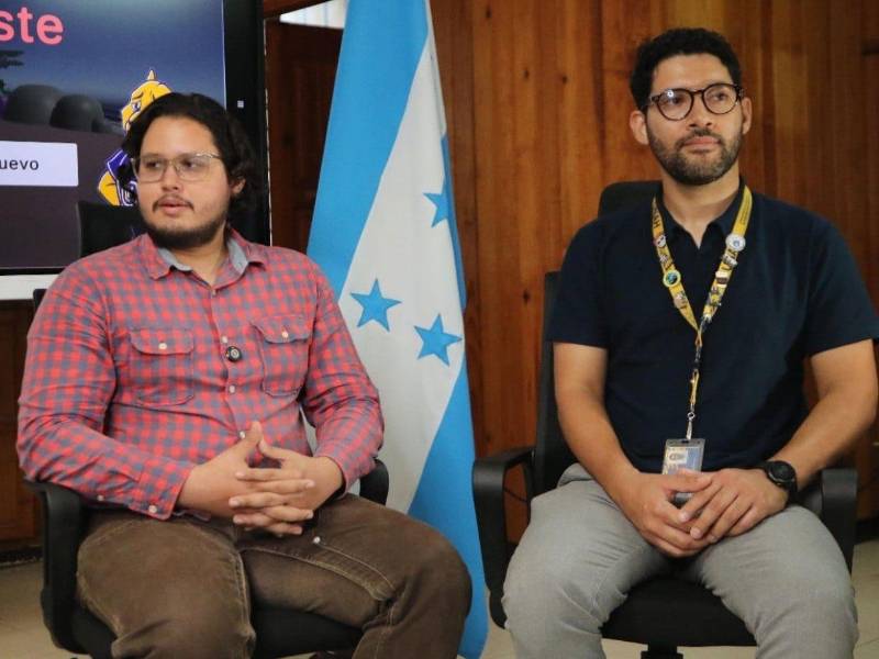 Óscar Estrada y el ingeniero José Mario López comentan sobre el potencial de Puma Game.