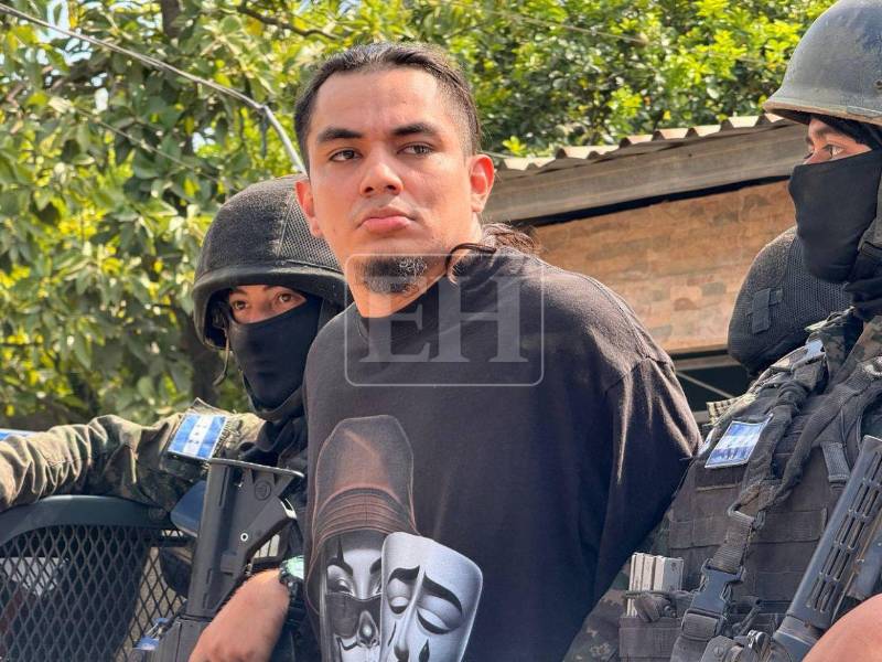 Bajo una fuerte presencia militar amaneció la colonia Gracias a Dios, en el sector de La Planeta, en San Pedro Sula, donde las autoridades realizaron un operativo. Aquí las imágenes y lo que se sabe de la captura.