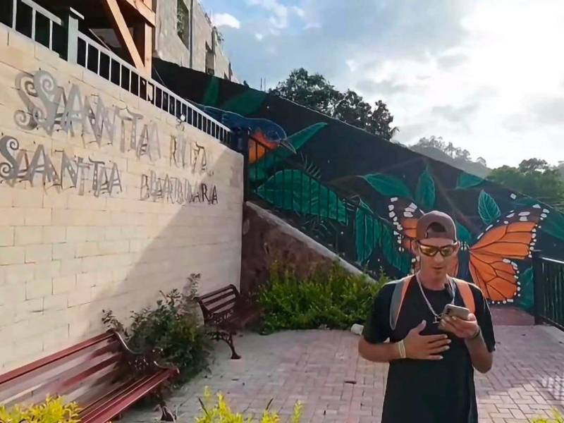 Antes de convertirse en noticia, el creador de contenido Óscar Armando Barahona, más conocido en redes como Yon Berry, era quien las contaba. Fue asesinado de múltiples disparos en el interior de su humilde vivienda en Santa Risa, Santa Bárbara, durante la noche del reciente jueves 3 de septiembre.