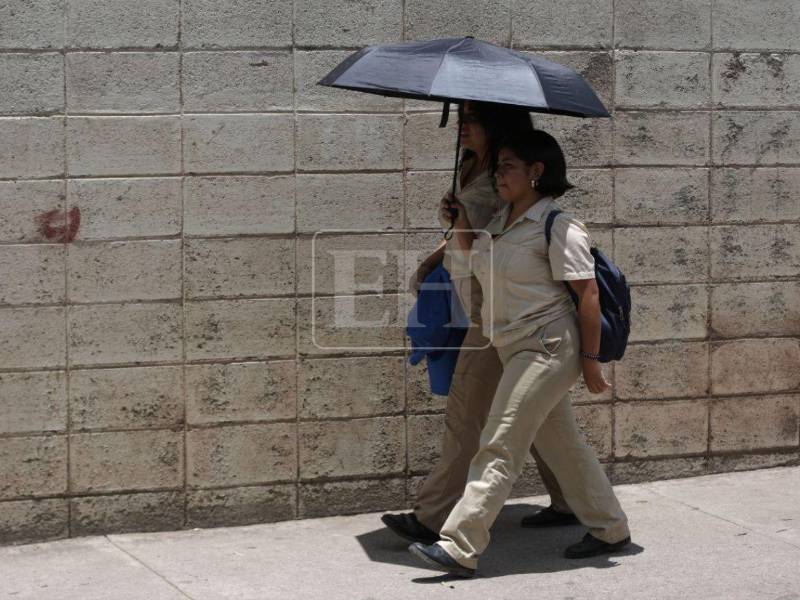 Honduras enfrentará este domingo un clima de las altas temperaturas, la escasez de lluvias y la presencia de polvo del Sahara, condiciones que mantienen en alerta a distintos sectores debido a los efectos sobre la salud, la agricultura y la disponibilidad de agua.