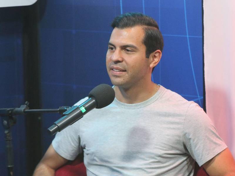 El joven político es también un apasionado de los negocios, el deporte, la lectura y el tiempo en familia.