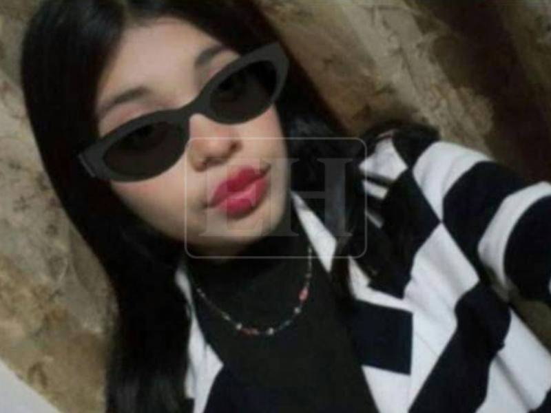 Cinthia Melissa Hernández Cruz, de 18 años, fue hallada sin vida y enterrada en una vivienda ubicada en la colonia La Sosa de Tegucigalpa. Supuestaamente la joven vivía con su pareja, quien ahora es señalado como sospechoso del crimen.