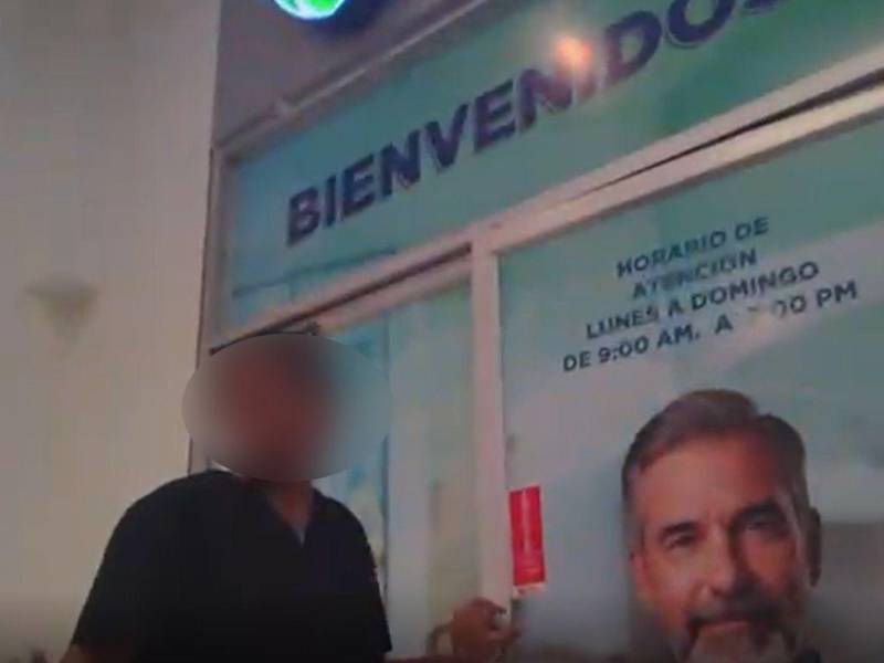 La edecán atendió al equipo de LA PRENSA Premium y EL HERALDO Plus y lo invitó a ingresar a la clínica para recibir la consulta y el examen gratuitos.