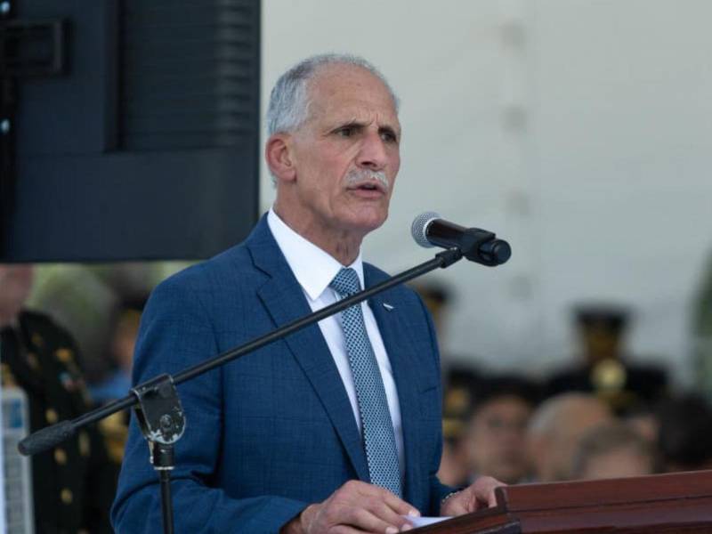 “Hoy quiero decirle a mis queridos policías: no están solos. Honduras valora su trabajo y este Gobierno está comprometido en respaldarlo para que puedan cumplir su misión con capacidad y orgullo”, manifestó.