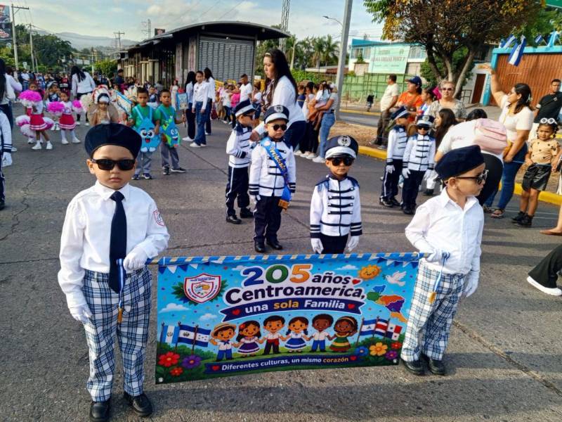 Los pequeños cadetes celebran el 205 aniversario de la Independencia de Centroamérica