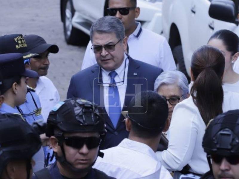 Juan Orlando Hernández se presentó a su audiencia de declaración de imputado por las acusaciones de fraude y lavado de activos señaladas por el Ministerio Público.