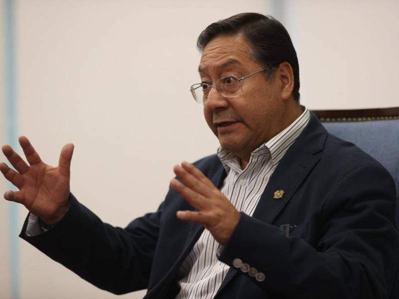 El pasado viernes, un juez ordenó la detención preventiva de Arce en el penal de San Pedro por cinco meses, investigado por los delitos de conducta antieconómica e incumplimiento de deberes.