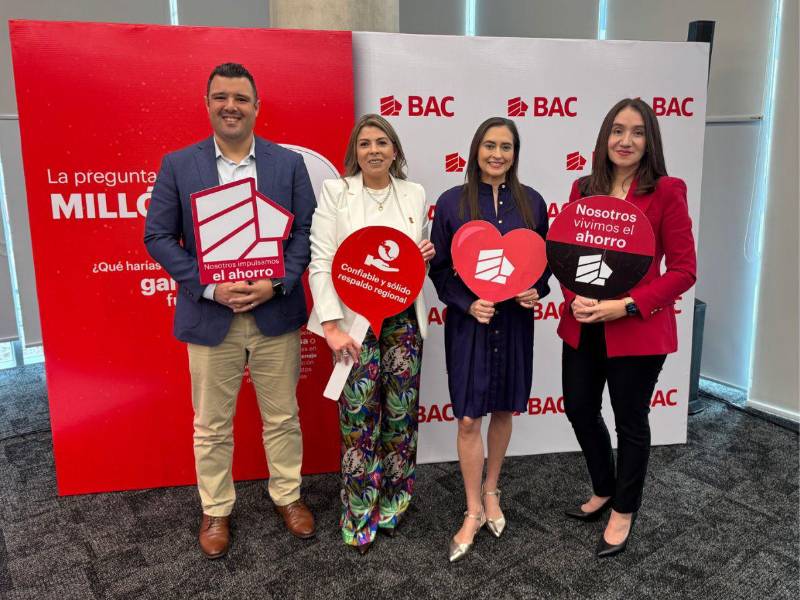 Alfonso Castro, Gerente Comercial Canales Físicos; Iris Gabriela Fuentes, Gerente de Captaciones; Valeria Ríos, Vicepresidente de Estrategia Comercial, Mercadeo y Sostenibilidad de BAC Honduras; y Wasda Sánchez, Gerente de Fidelización.