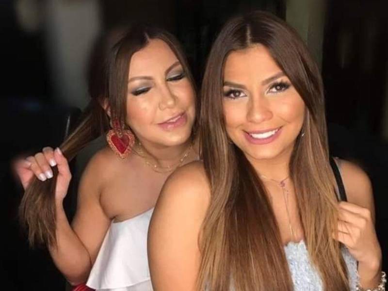 Michelle Melgares, madre de Angie Peña, hizo una fuerte denuncia tras el asesinato de Dereck McNeil, testigo protegido en el caso de su hija. La madre le hizo un llamado al presidente Nasry Asfura y mantiene la esperanza que Angie aparezca.