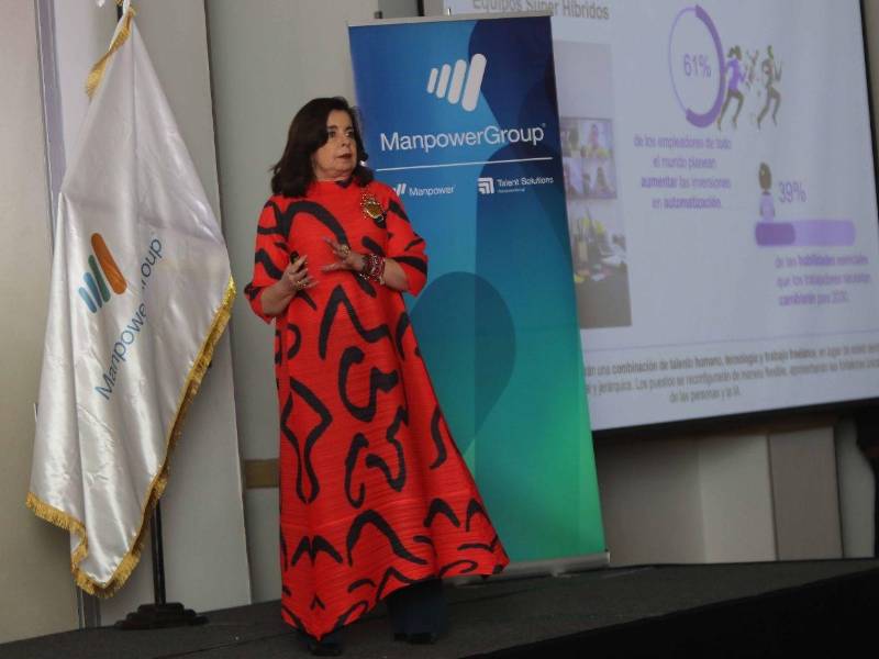 La presentación fue acompañada de videos y reflexiones.