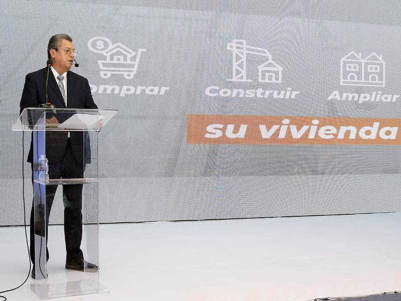 Enrique Burgos, Gerente General del RAP, motivando a los afiliados durante el lanzamiento de la campaña de vivienda.