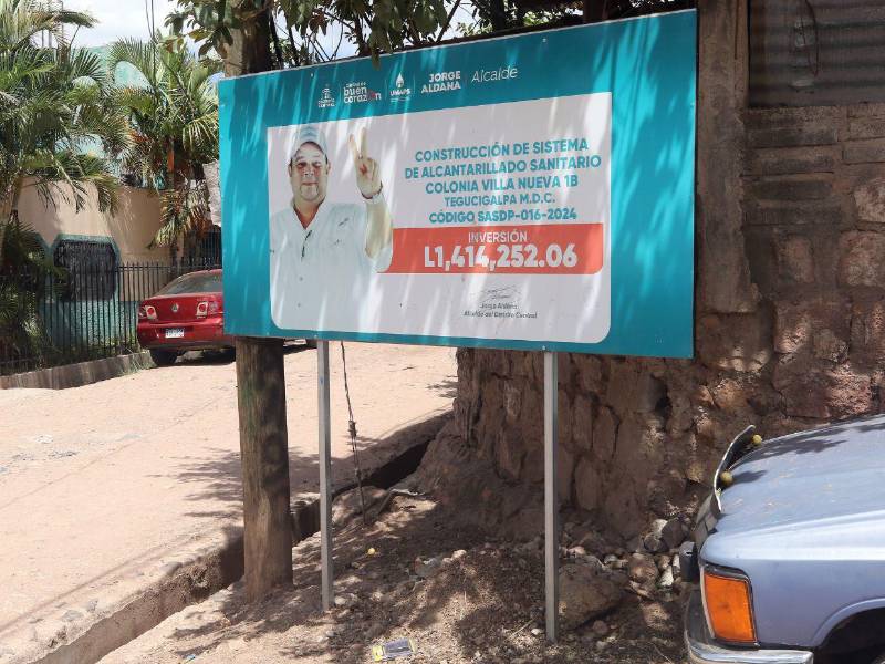 Los pobladores del sector 1B de Villa Nueva exigen a la Alcaldía terminar la segunda etapa del alcantarillado, que permanece inconcluso tras años de lucha.