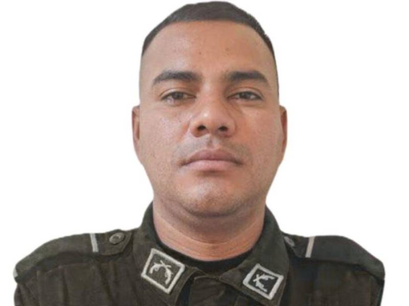 El oficial fue identificado como Jefry Leonardo López.
