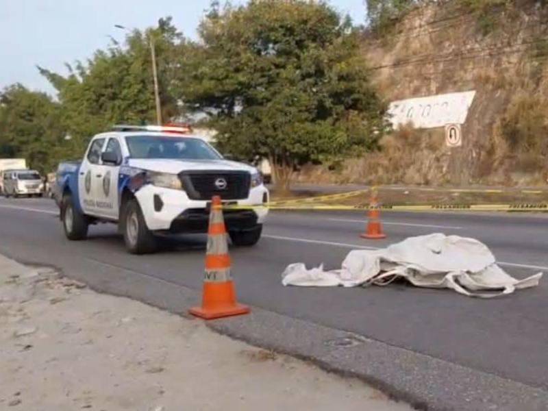 Tras su levantamiento y traslado a la morgue la mujer fue identificada como Cristelia Montoya Solís.