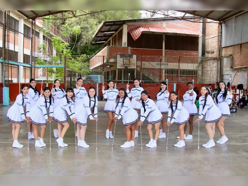 El objetivo de los jóvenes es llevar a las calles música, coordinación y entusiasmo y belleza para ofrecer al público un espectáculo preparado durante meses.